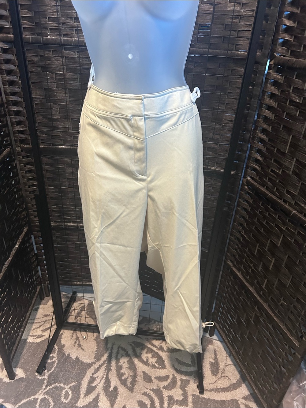 Women's Tail Tech Golf Cream Wide-Leg Cropped Pants with toggle leg size large
